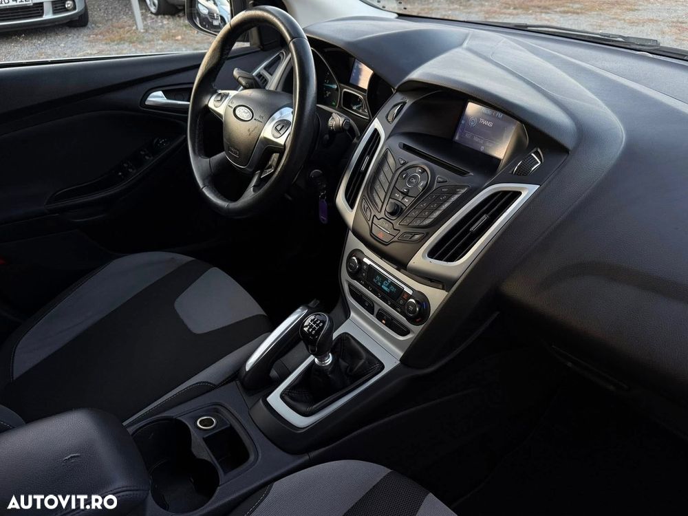 Ford Focus 1.6 TDCi DPF Champions Edition - 10