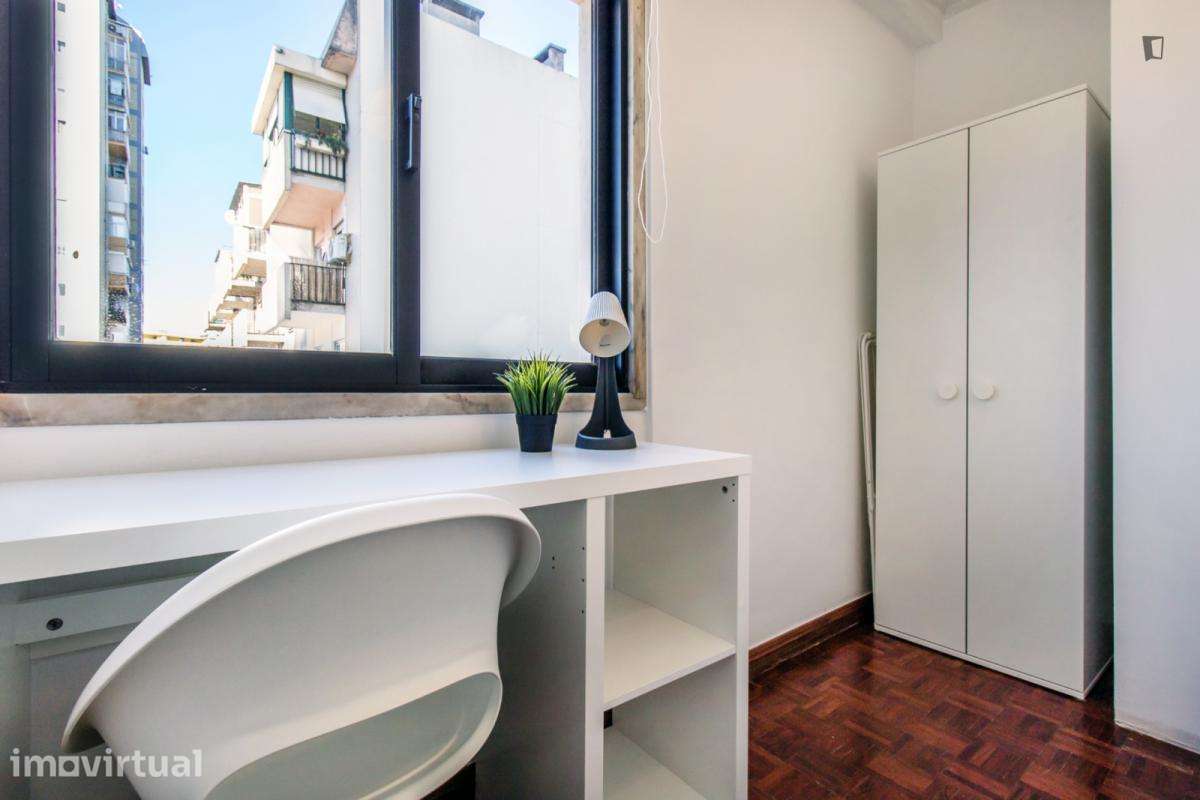 Quarto - localizado em Benfica Lisbon - Grande imagem: 4/12