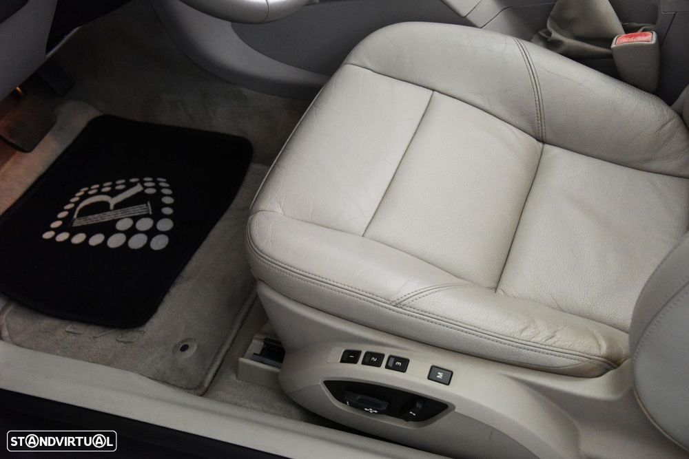 Volvo C70 2.4 D5 Momentum Geartronic - 21