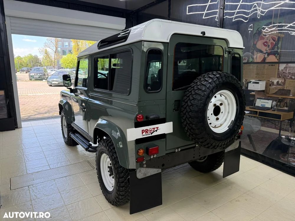 Land Rover Defender - 5