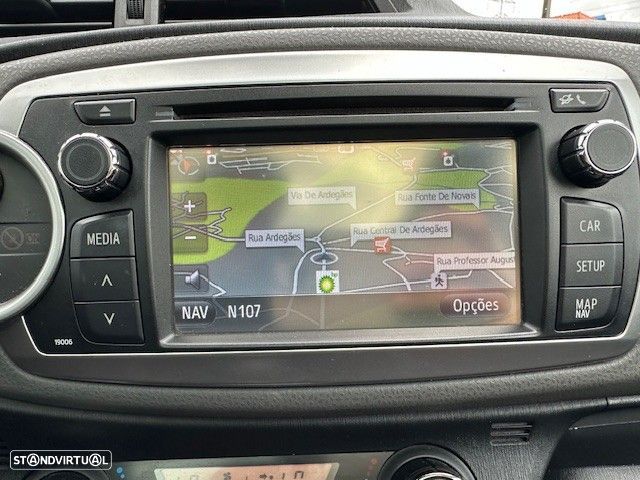 Toyota Yaris 1.4 D-4D High Pack+NAVI - 14