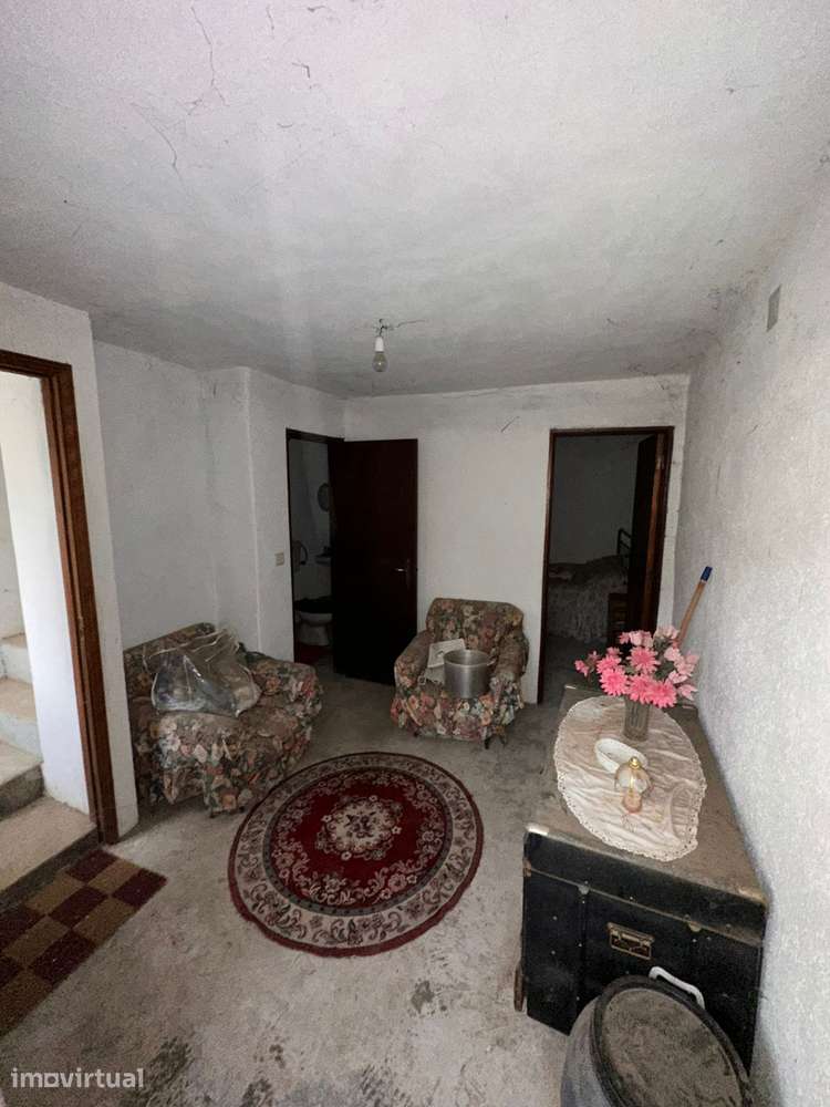 Moradia de 2 Pisos em Vila Nova de Foz Côa (Santo Amaro) - Grande imagem: 2/10