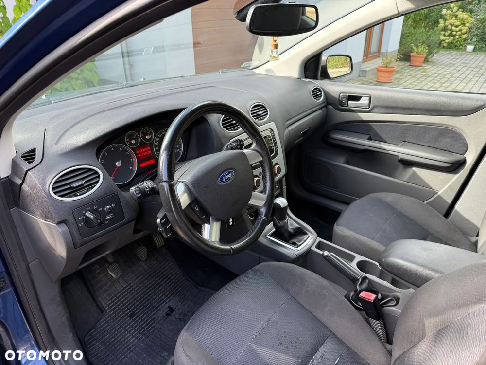 Ford Focus 1.8 FF Ghia - 10