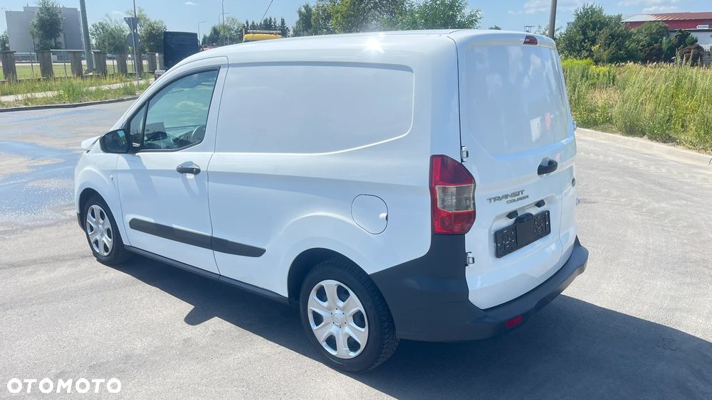 Ford Transit Courier - 24
