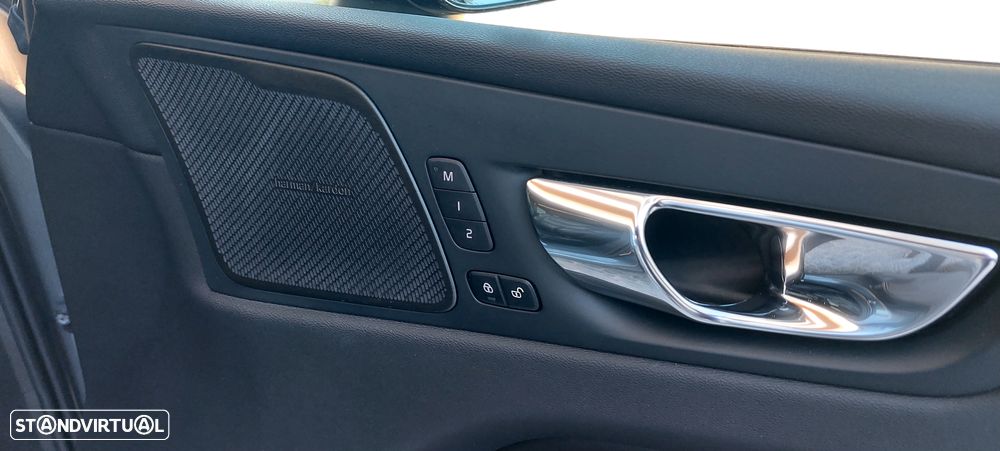 Volvo XC 60 2.0 B5 R-Design AWD - 19