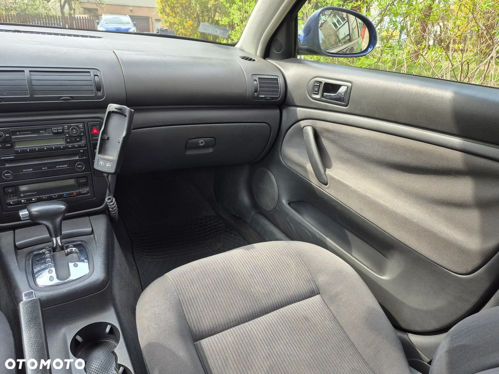 Volkswagen Passat 1.9 TDI Basis Tiptr - 15