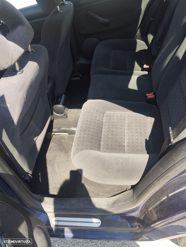 VW Bora 1.9 TDi Confortline - 12