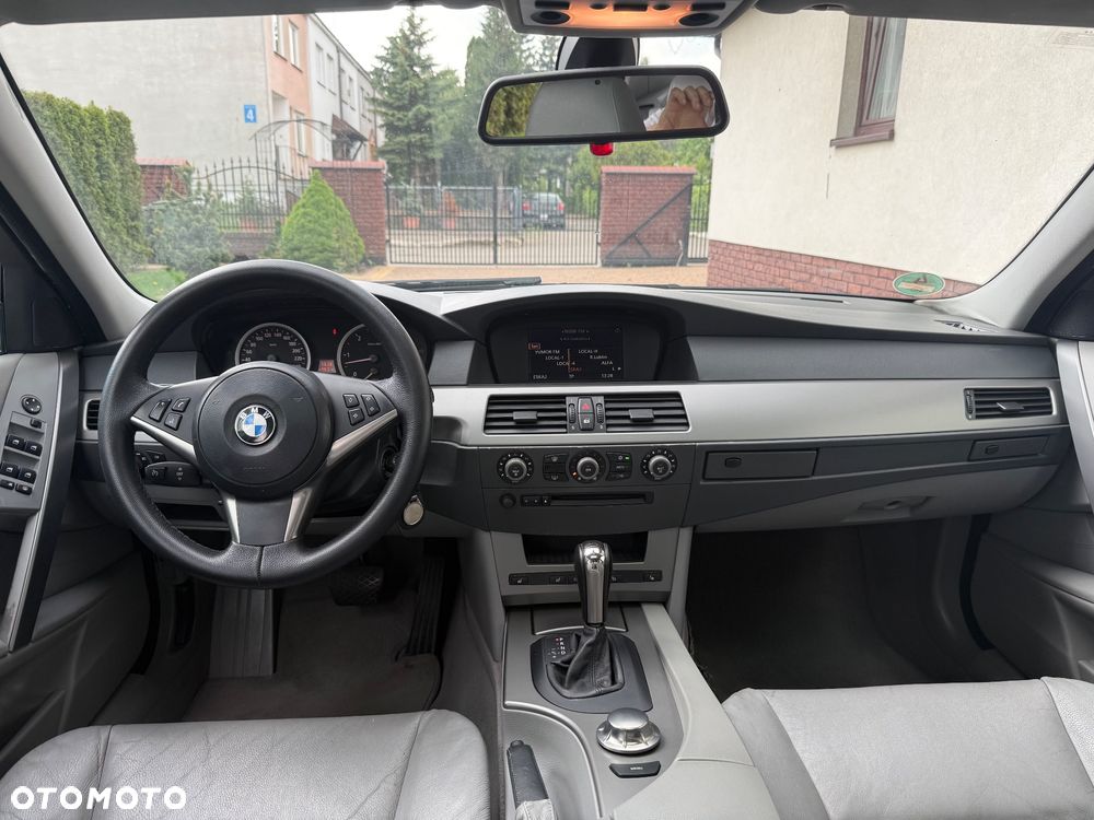 BMW Seria 5 525d - 23