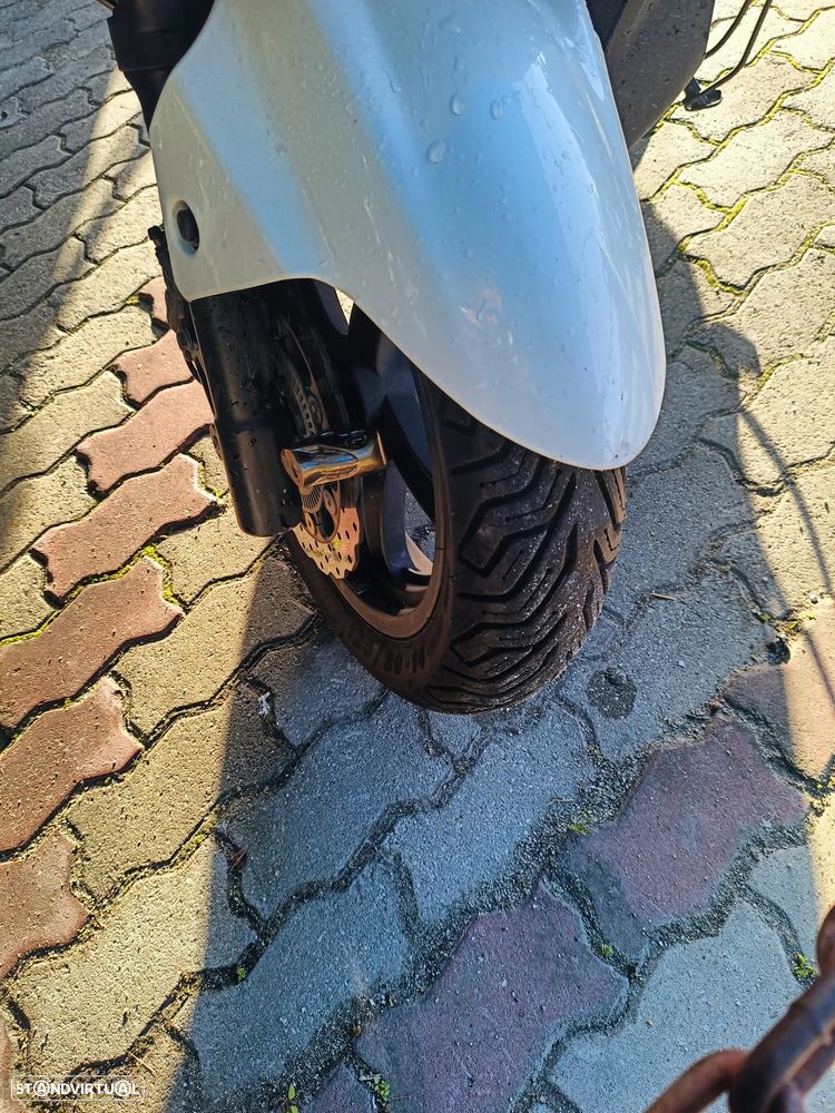 Kymco Downtown Downton - 11