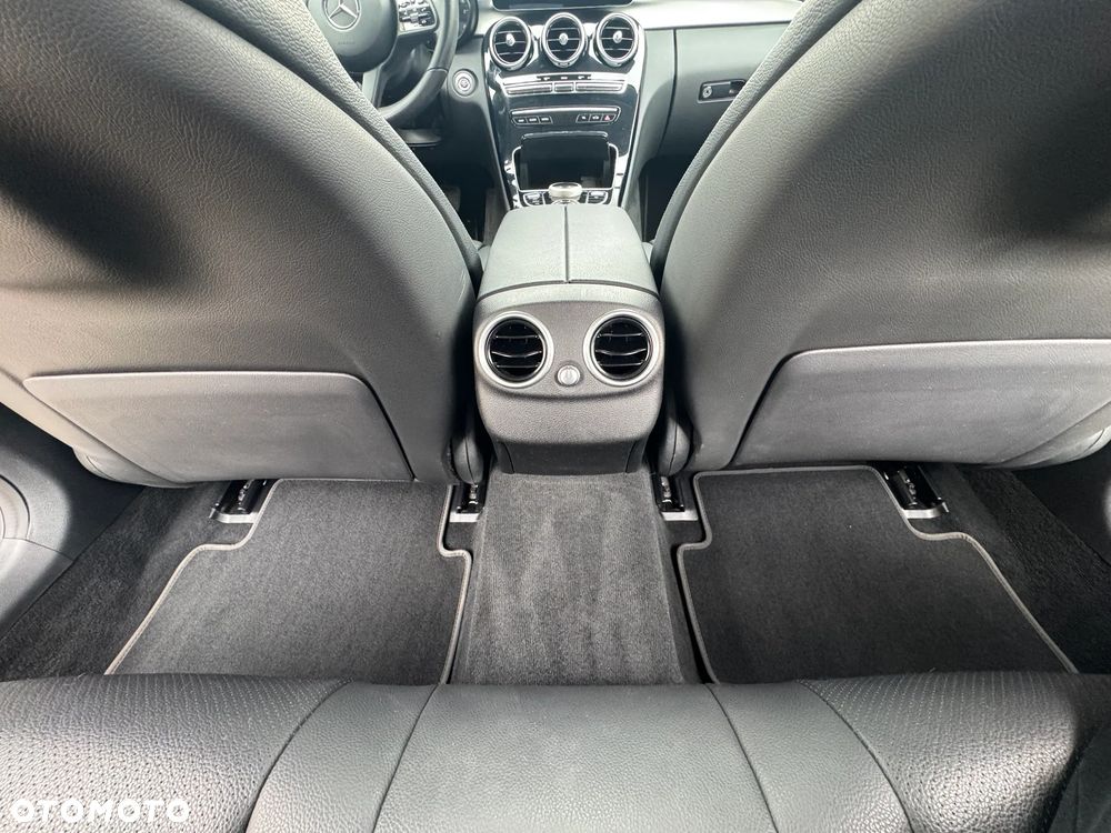 Mercedes-Benz Klasa C 200 d 9G-TRONIC - 40