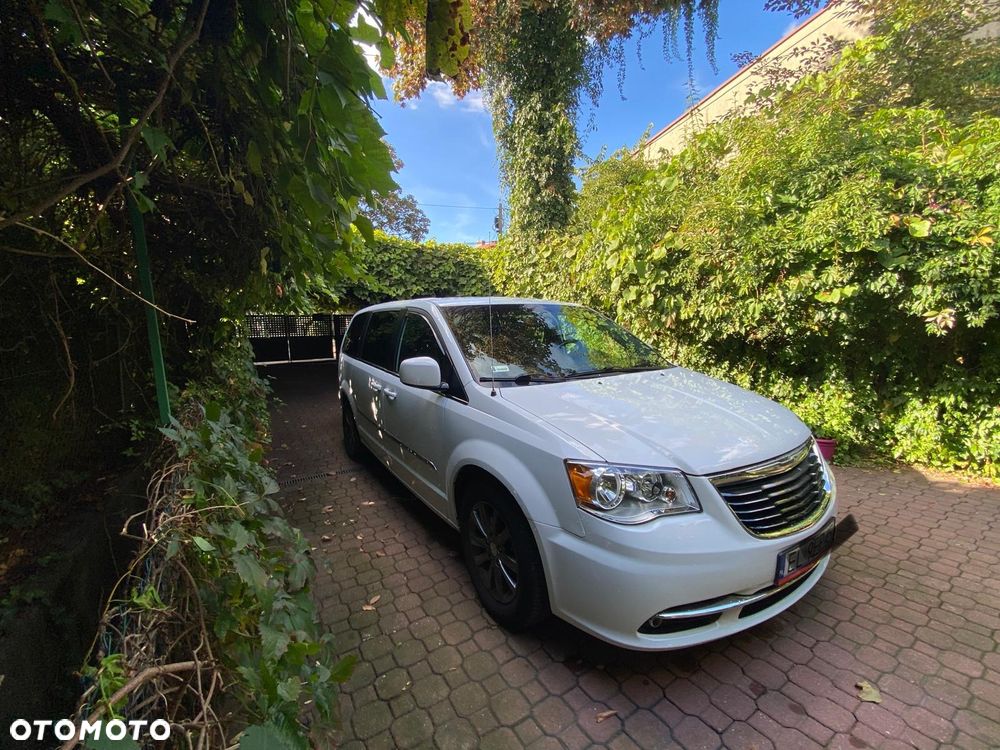 Chrysler Town & Country 3.6 Limited - 10