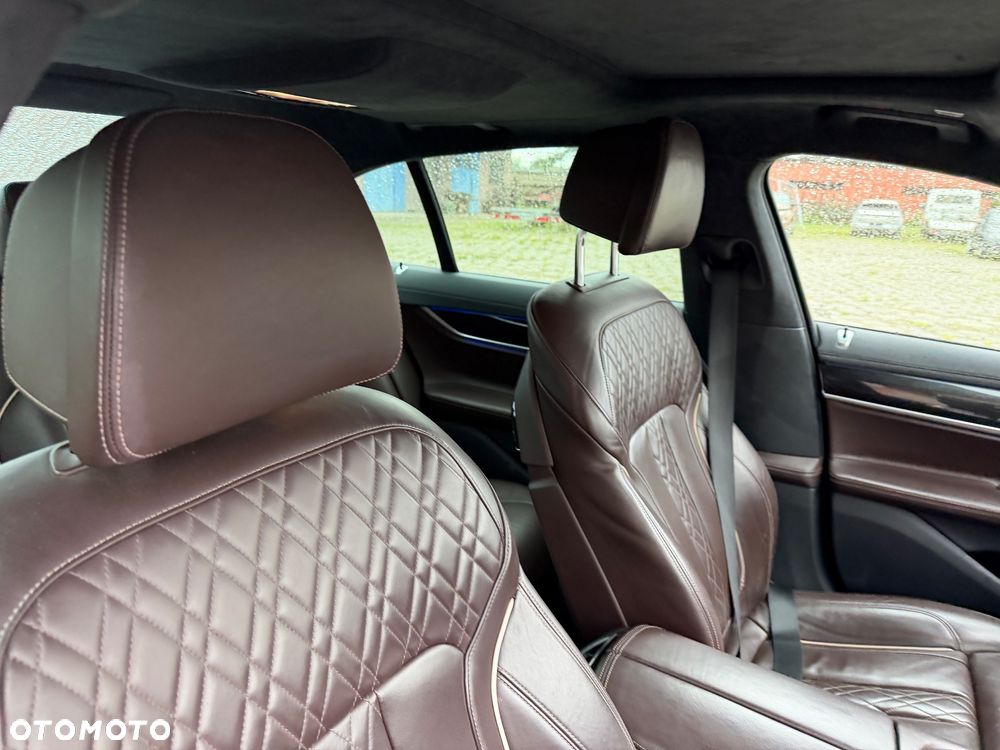 BMW Seria 7 740d xDrive - 29