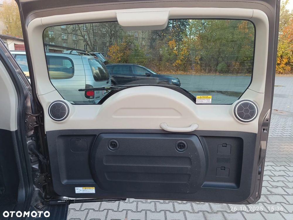 Mitsubishi Pajero - 24