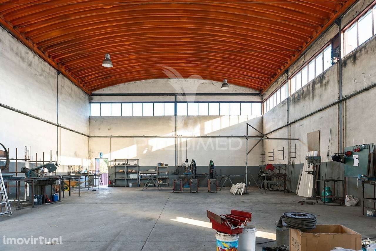 Pavilhão Industrial com Excelente Localização e Potencial de Expansão - Grande imagem: 4/6