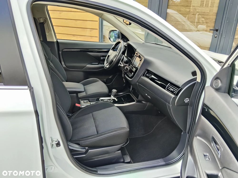Mitsubishi Outlander 2.0 2WD CVT Spirit+ - 21