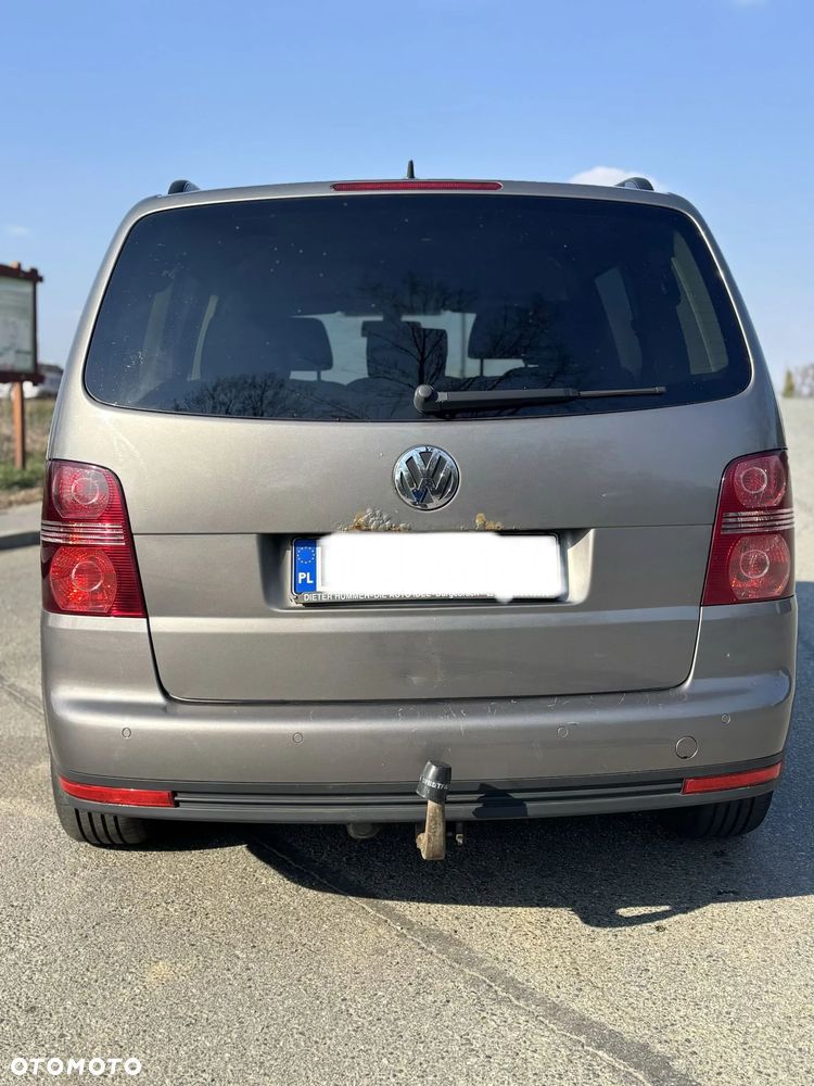 Volkswagen Touran 1.9 TDI Conceptline DSG - 6