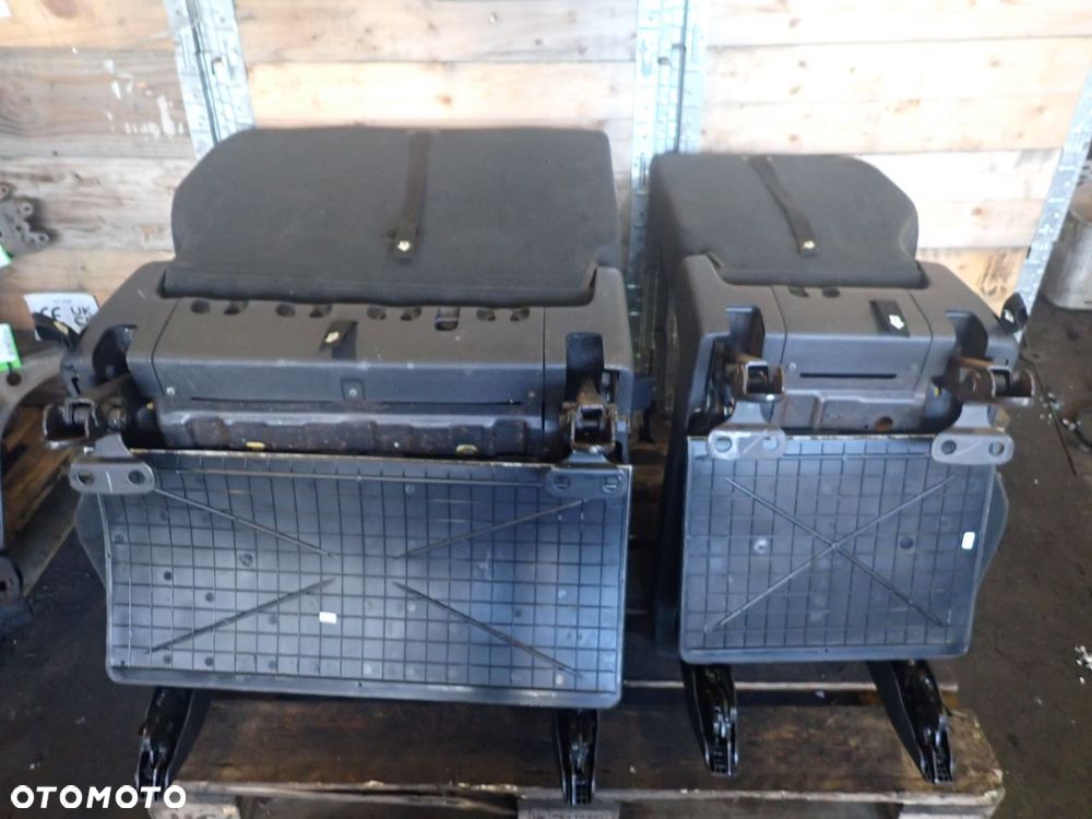 FOTELE TRZECIEGO RZĘDU CHRYSLER GRAND VOYAGER V 2.8 - 4