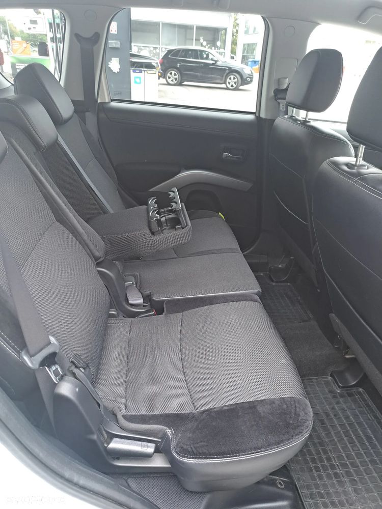Mitsubishi Outlander 2.0 Invite 2WD - 12