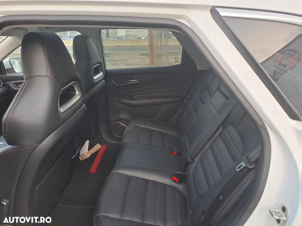 MG EHS PHEV Luxury - 11