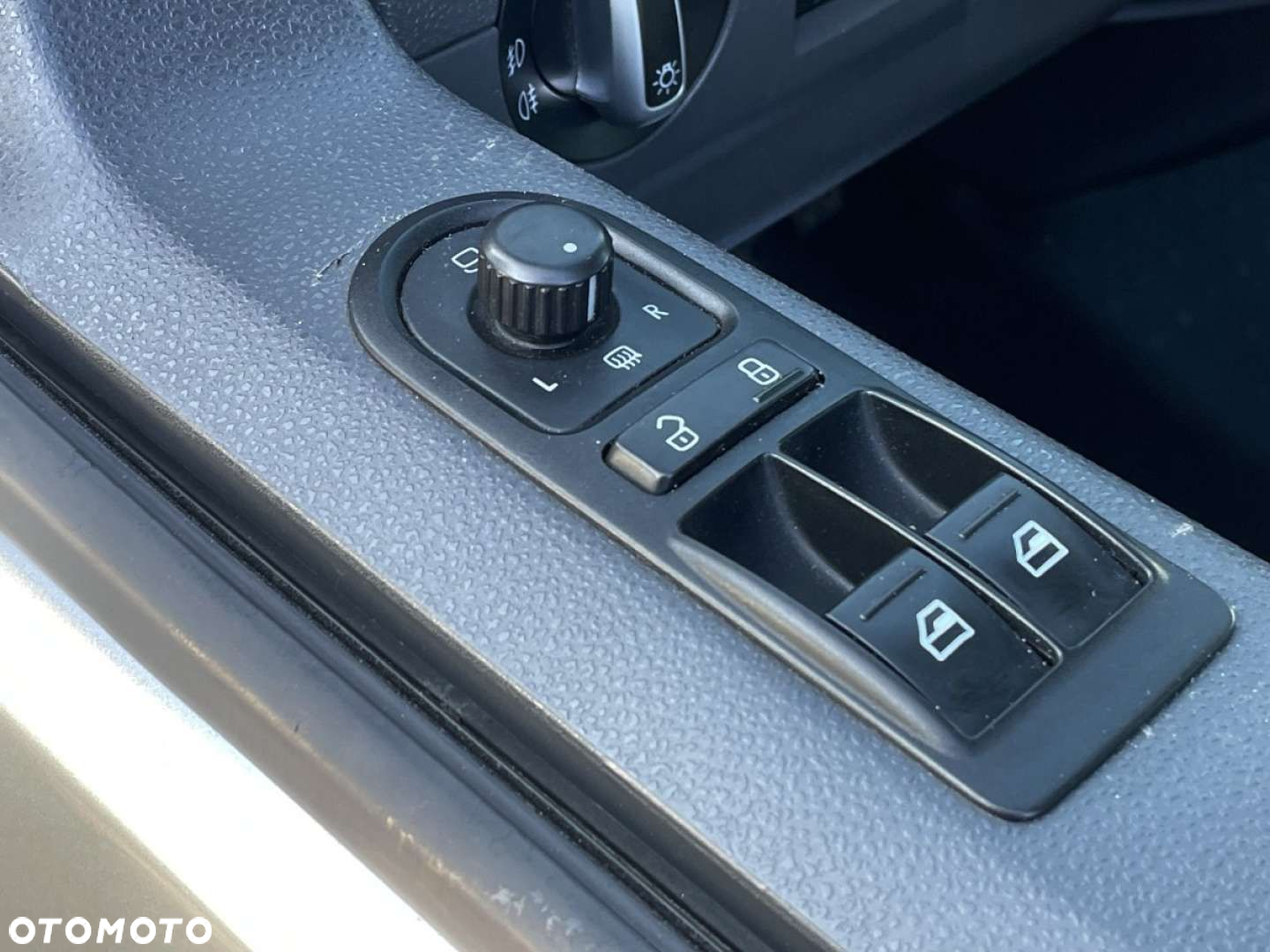 Volkswagen Caravelle - 28