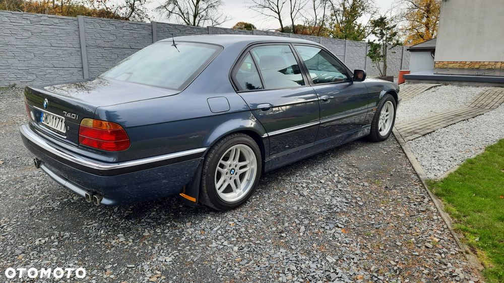 BMW Seria 7 740i - 4