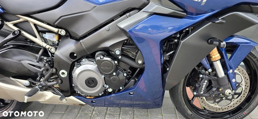 Suzuki GSX - 11