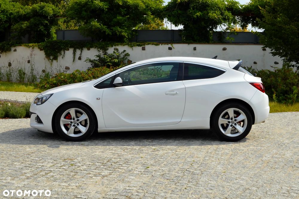 Opel Astra IV GTC 2.0 CDTI Bi-Turbo S&S - 3