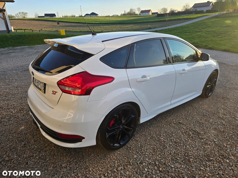 Ford Focus 2.0 EcoBoost ST mit Leder-Exclusiv-Paket - 11