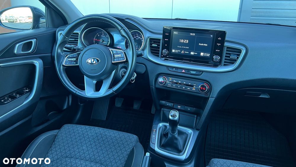 Kia Ceed 1.6 CRDi SCR M - 9