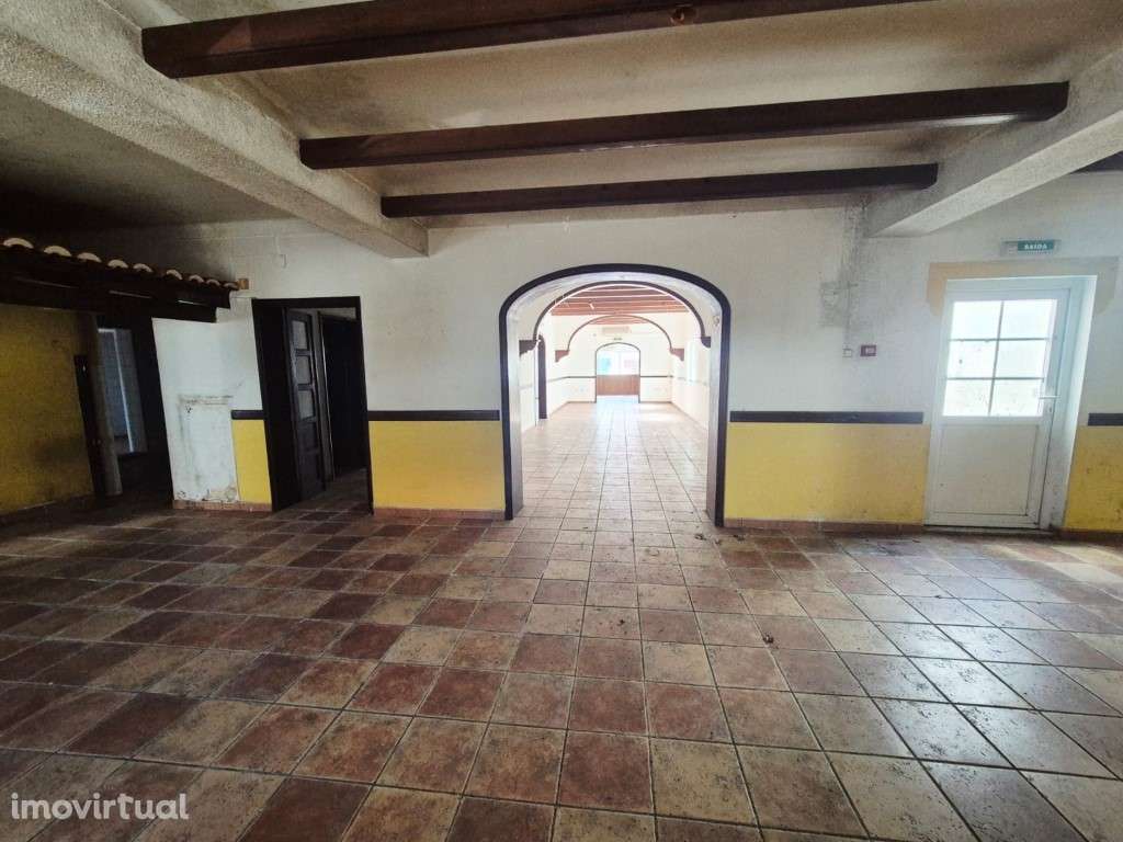 Edifício no centro de Milfontes - Grande imagem: 2/28