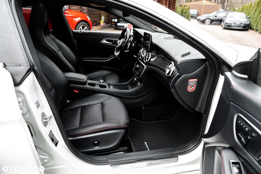 Mercedes-Benz CLA 250 4Matic 7G-DCT AMG Line - 24