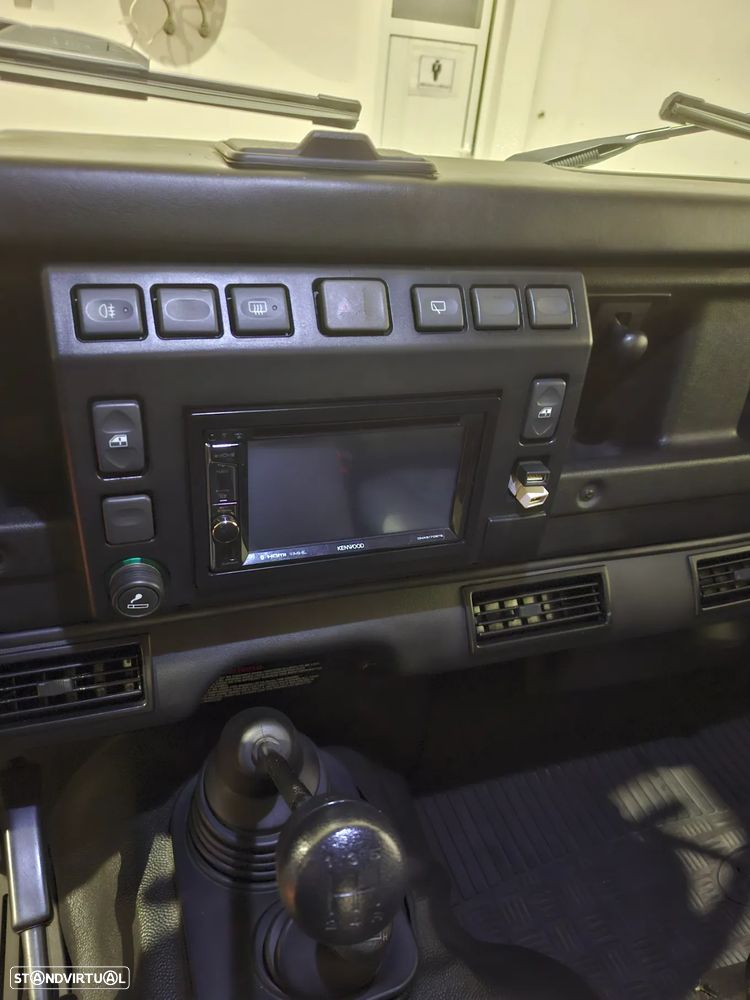 Land Rover Defender - 13