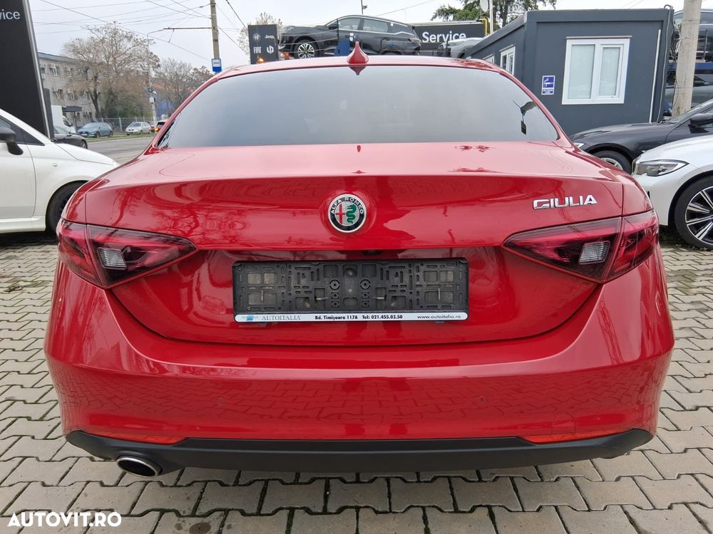 Alfa Romeo Giulia - 5