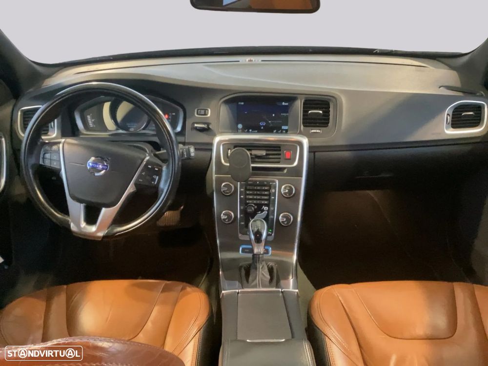 Volvo V60 D6 Plug-In-Hybrid AWD Geartronic Summum - 2