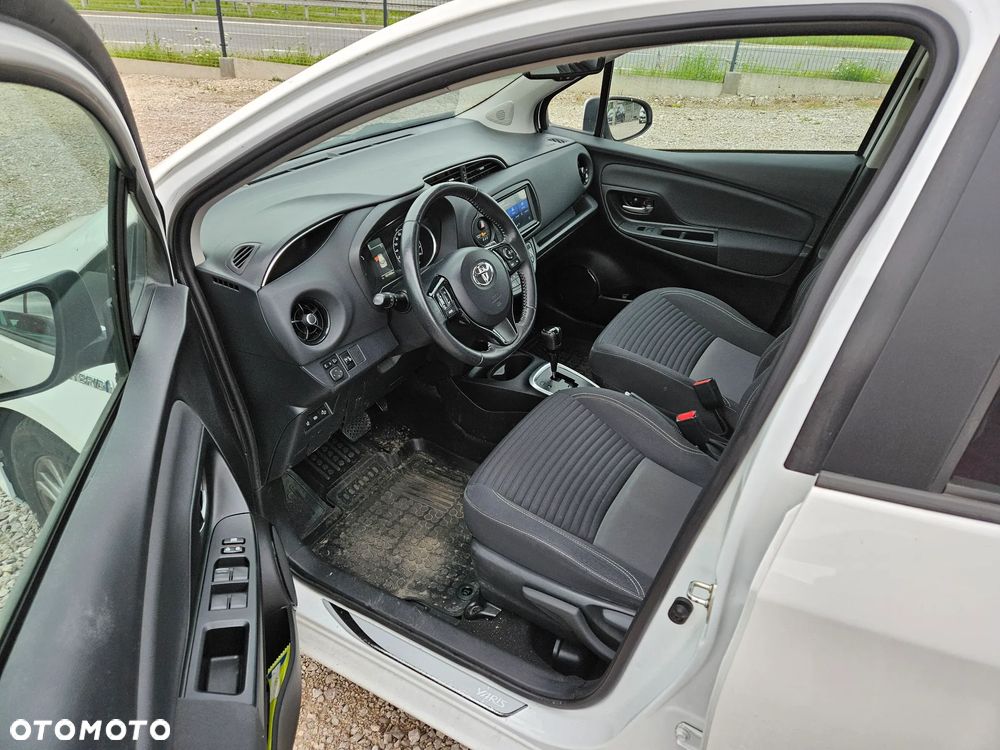 Toyota Yaris Hybrid 100 Dynamic - 7