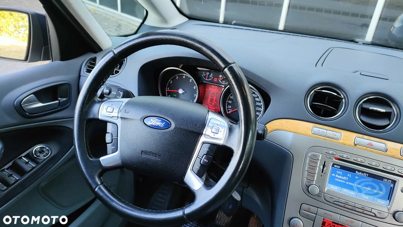 Ford Galaxy 2.0 Ghia - 19