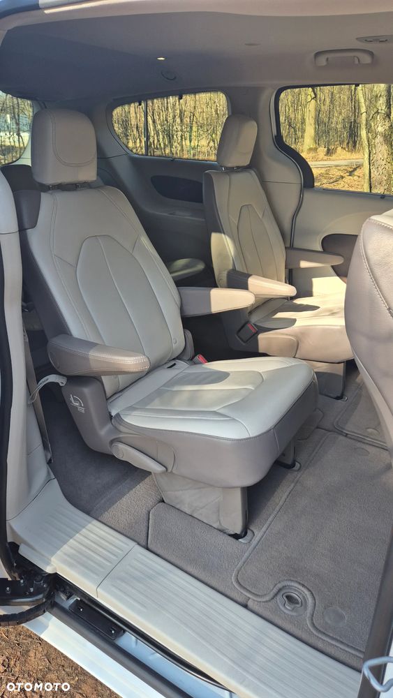 Chrysler Pacifica - 13