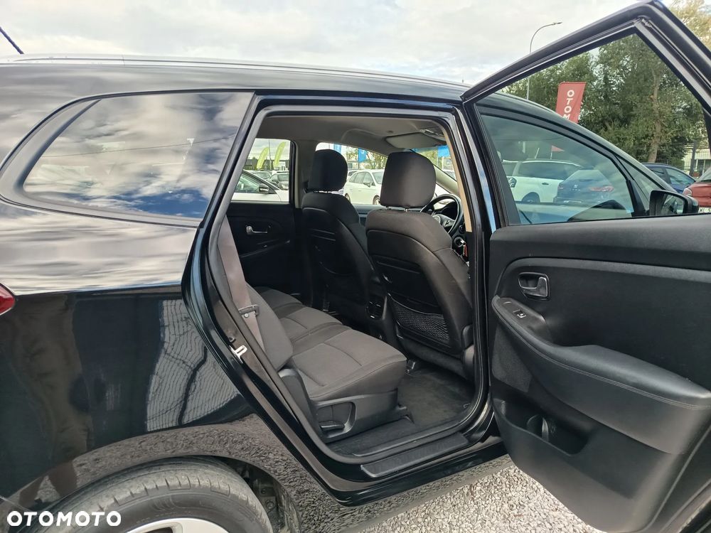Kia Carens 1.6 GDI Dream Team Edition - 31