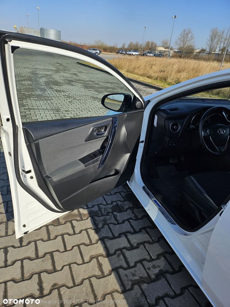 Toyota Auris - 15