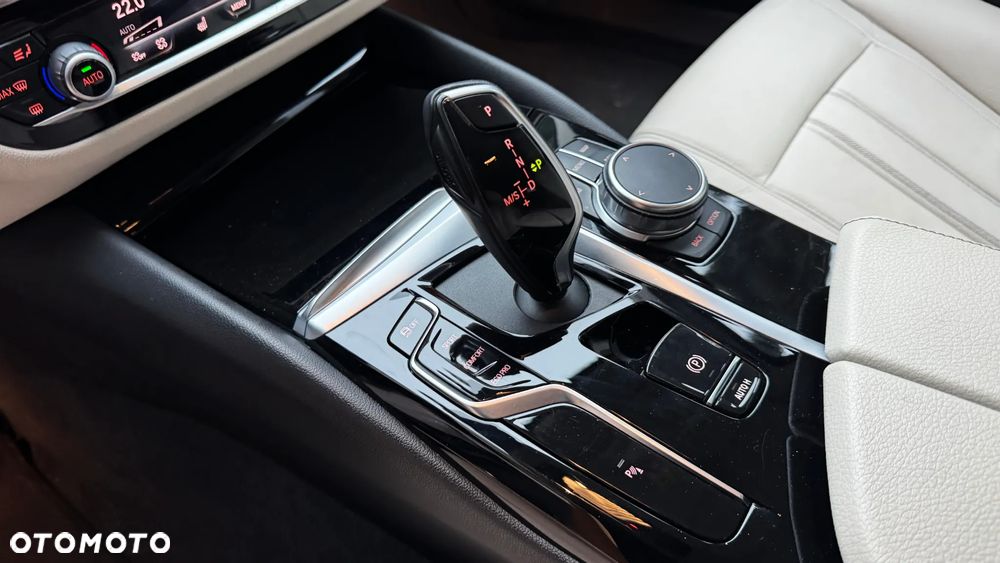 BMW Seria 5 520d Sport Line - 29