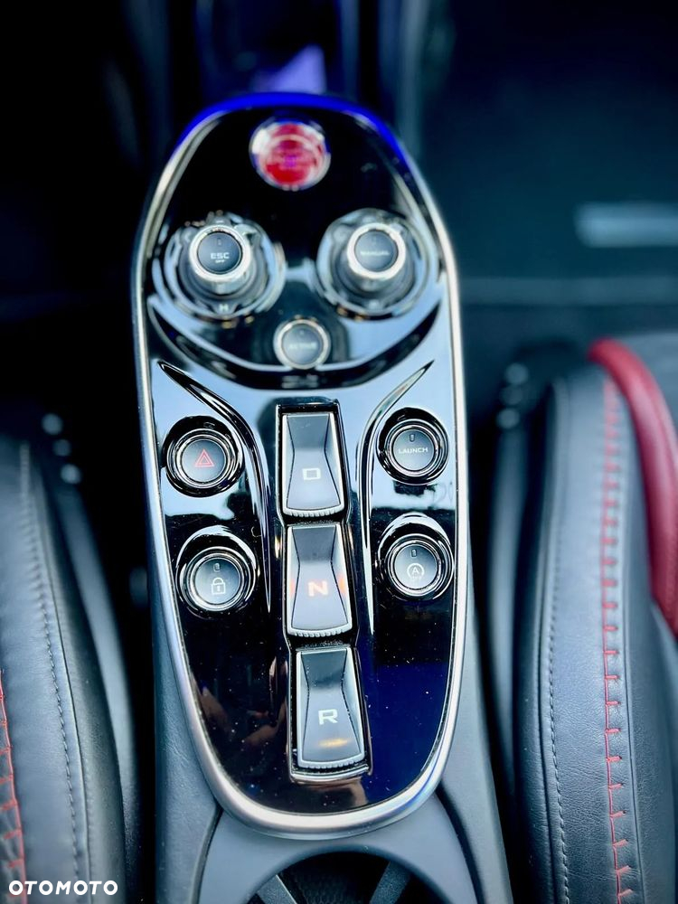 McLaren GT - 16