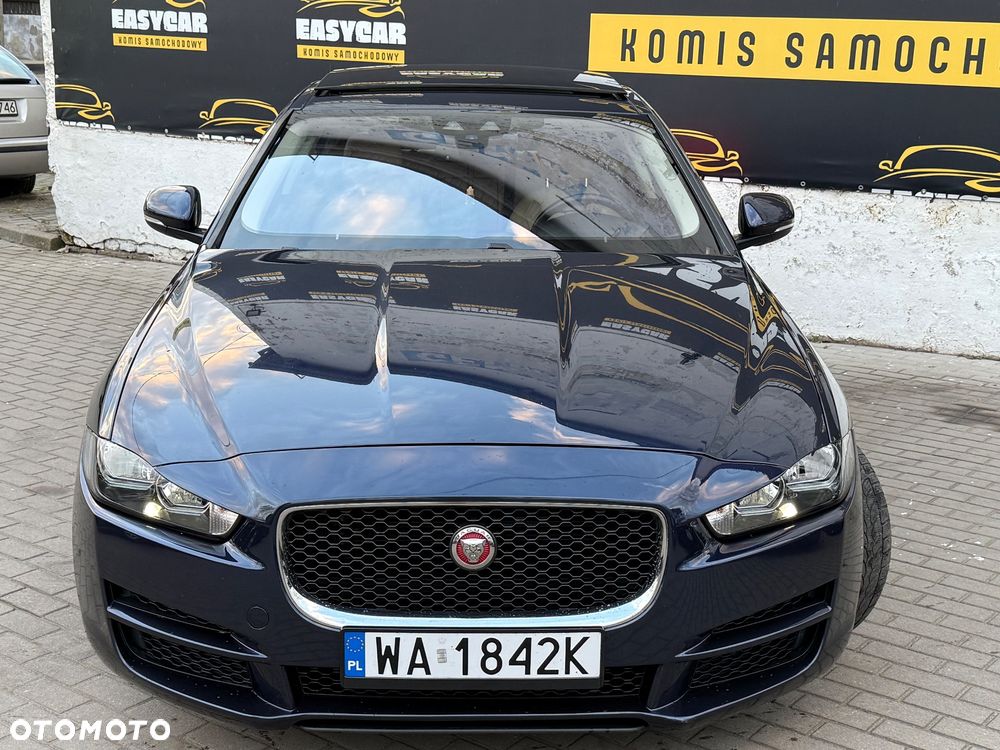 Jaguar XE 2.0 T R-Sport - 5