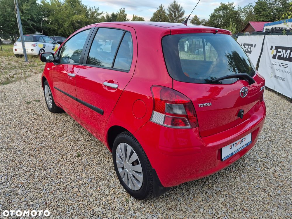Toyota Yaris - 10