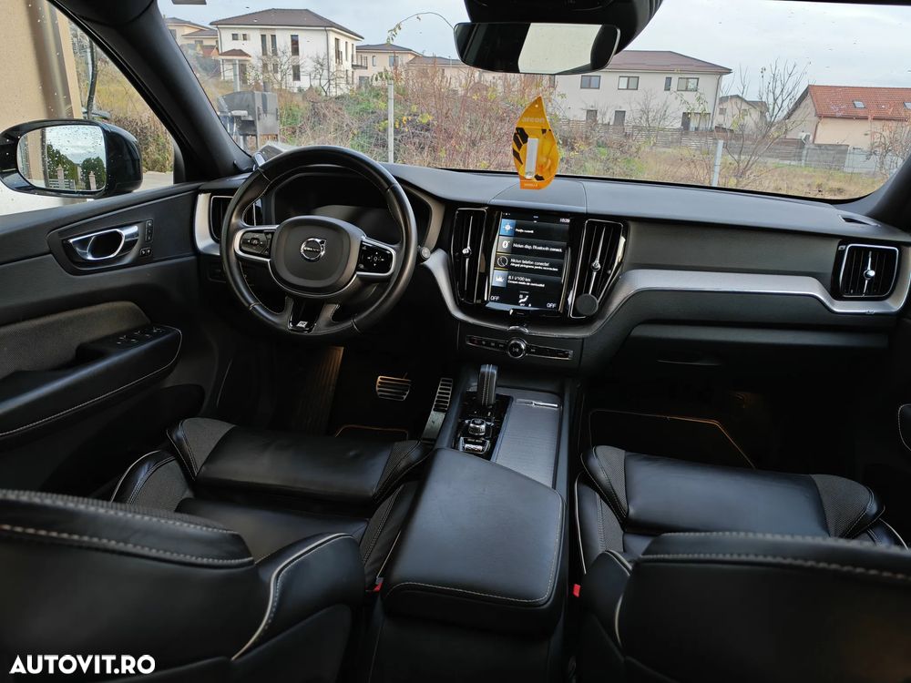 Volvo XC 60 B4 MHEV AWD R-Design - 10