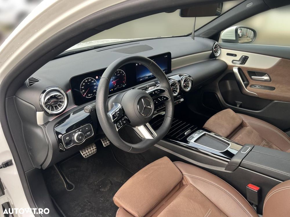 Mercedes-Benz A 200 Sedan MHEV 7G-DCT - 10