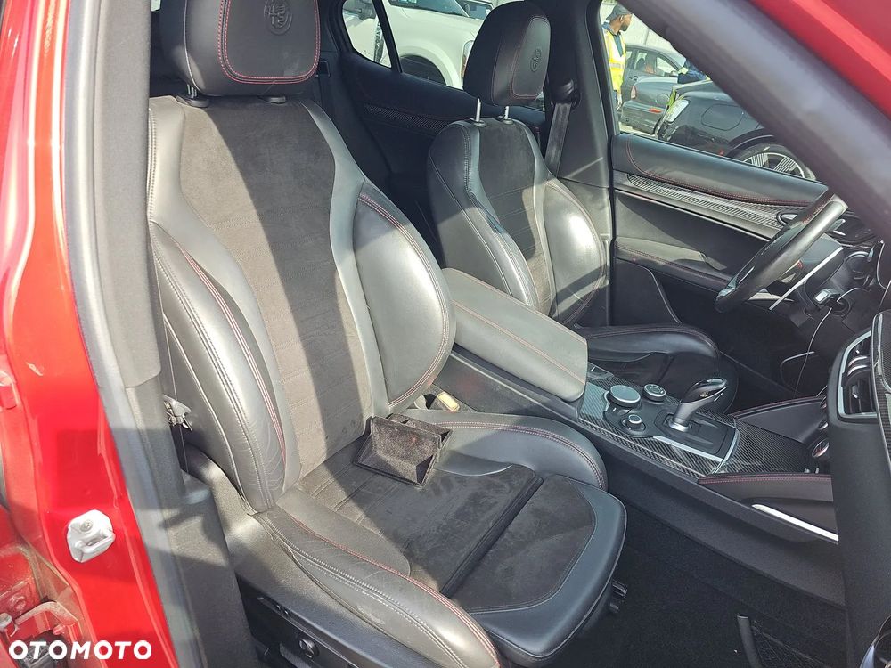 Alfa Romeo Stelvio V6 2.9 Bi-Turbo AT8-Q4 Quadrifoglio - 10