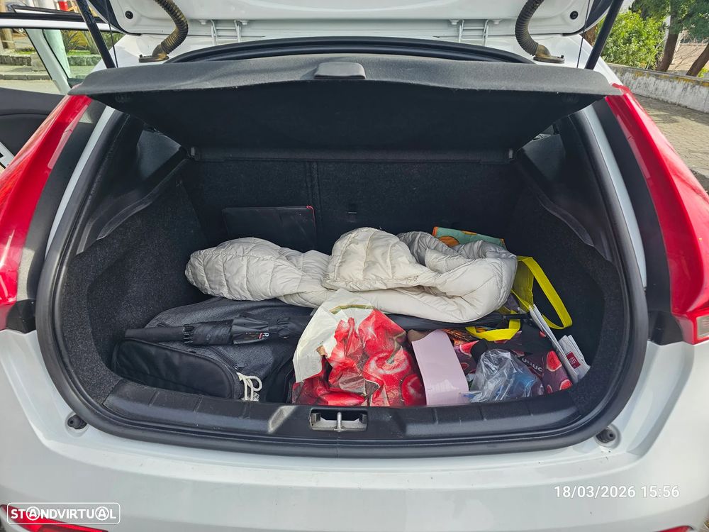 Volvo V40 2.0 D2 Kinetic Geartronic - 3