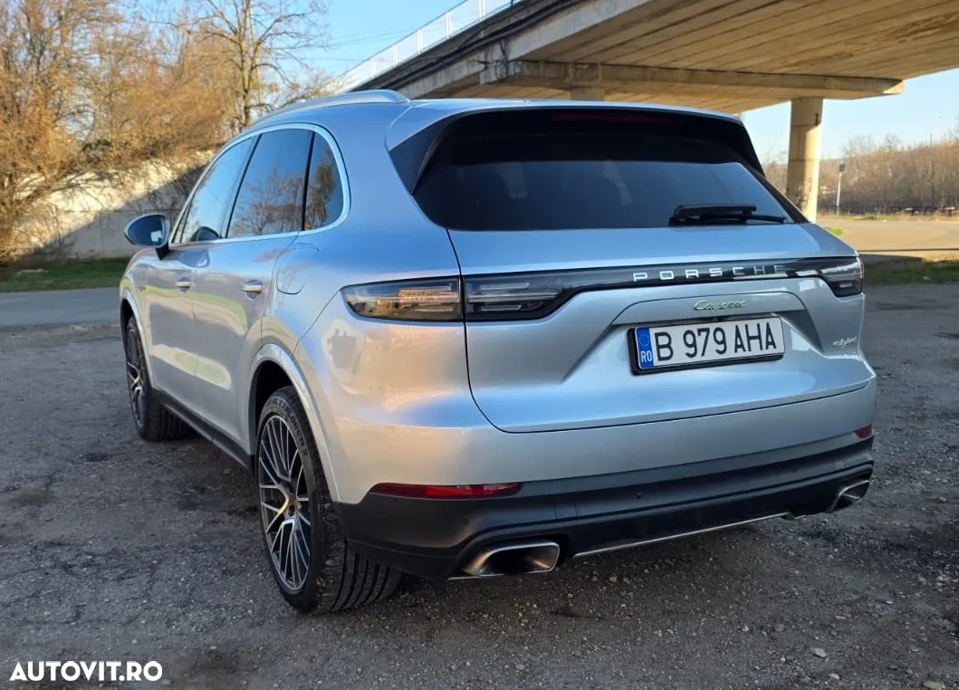 Porsche Cayenne - 4