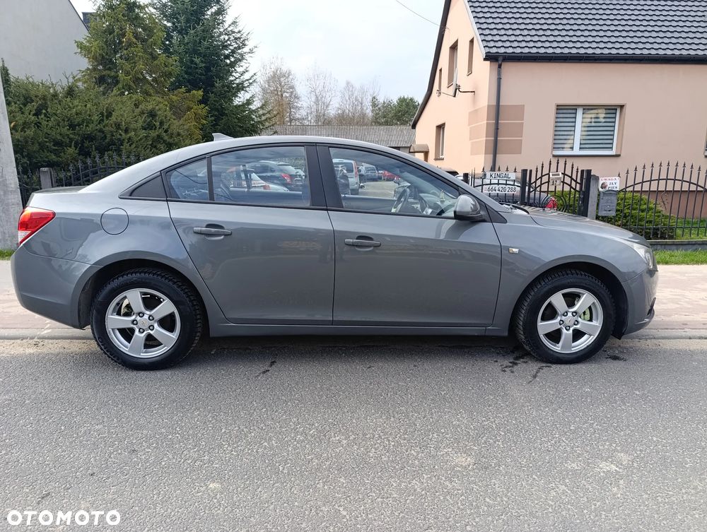 Chevrolet Cruze 1.6 LS - 18