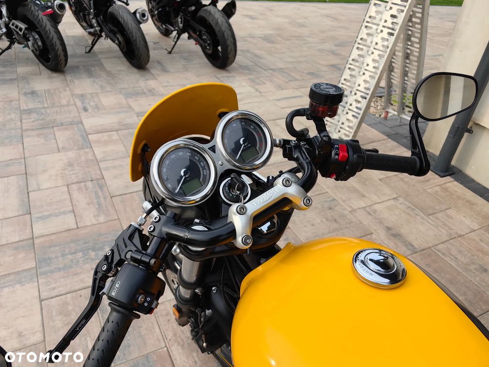 Triumph Bonneville - 28